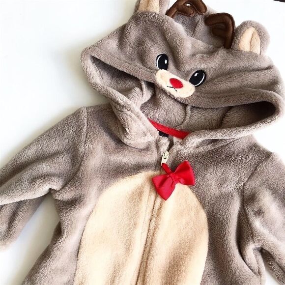 H&M soft plush reindeer jumper EUC 6-9 months - Picture 2 of 2